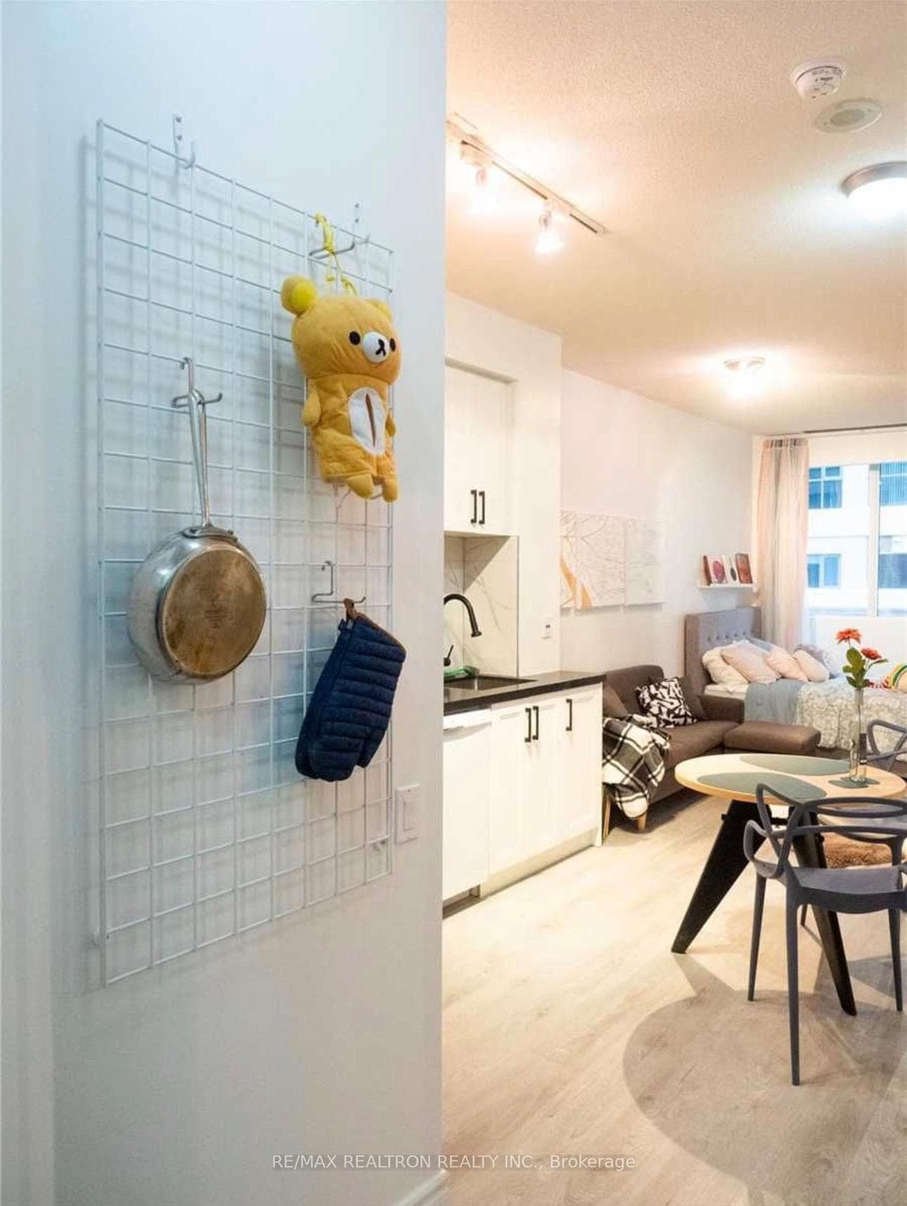 555 Yonge Street Unit 205 photo 5