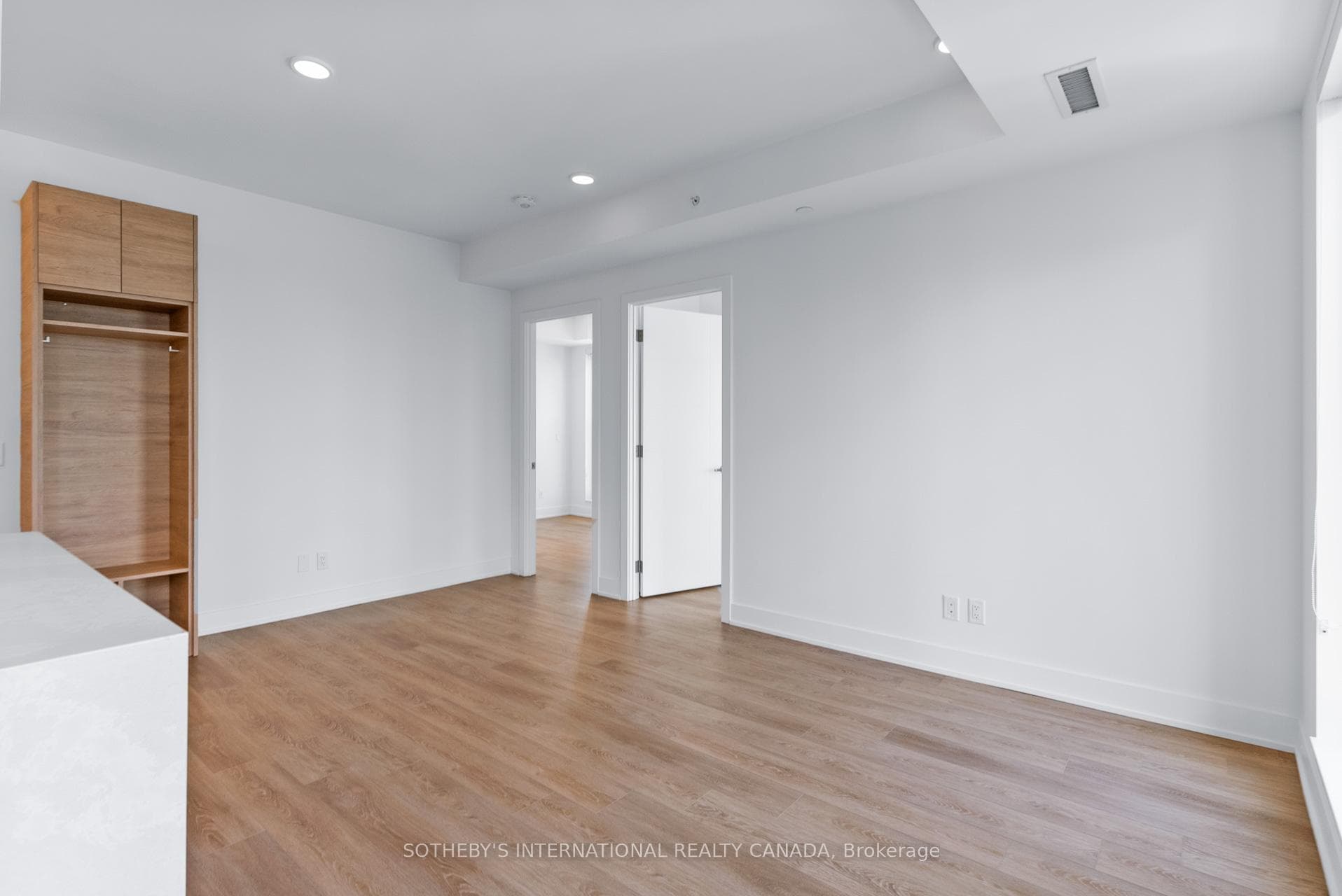 200 Redpath Avenue Unit 2701 photo 4