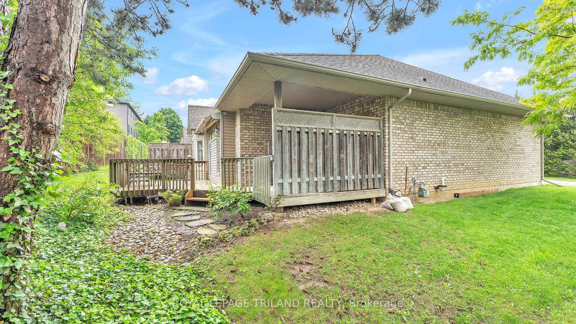 1574 RICHMOND Street Unit 28 photo 28