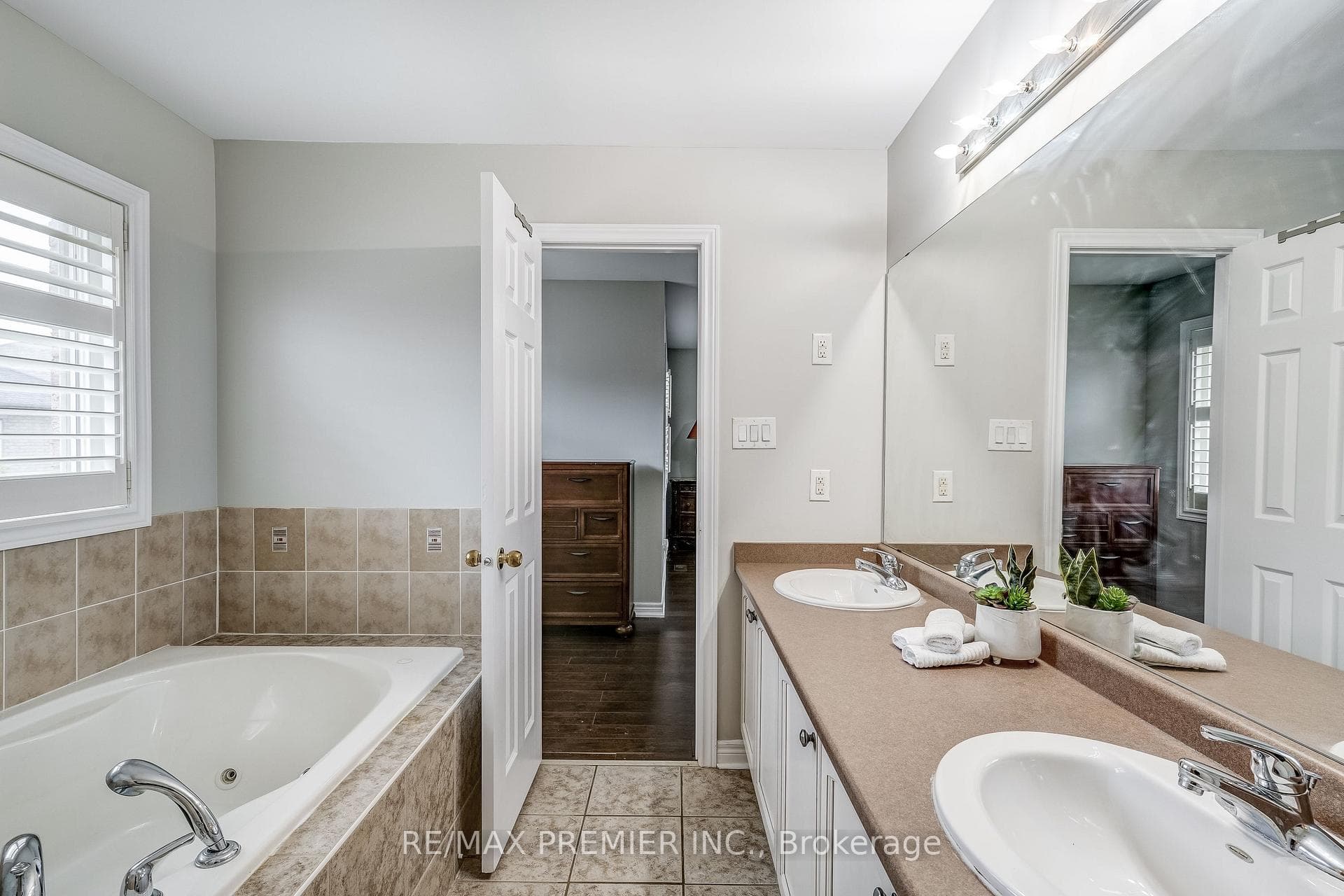 7 Alice Springs Crescent photo 28