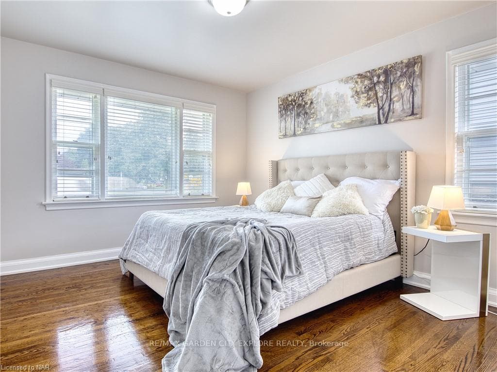555 BUNTING Road photo 20