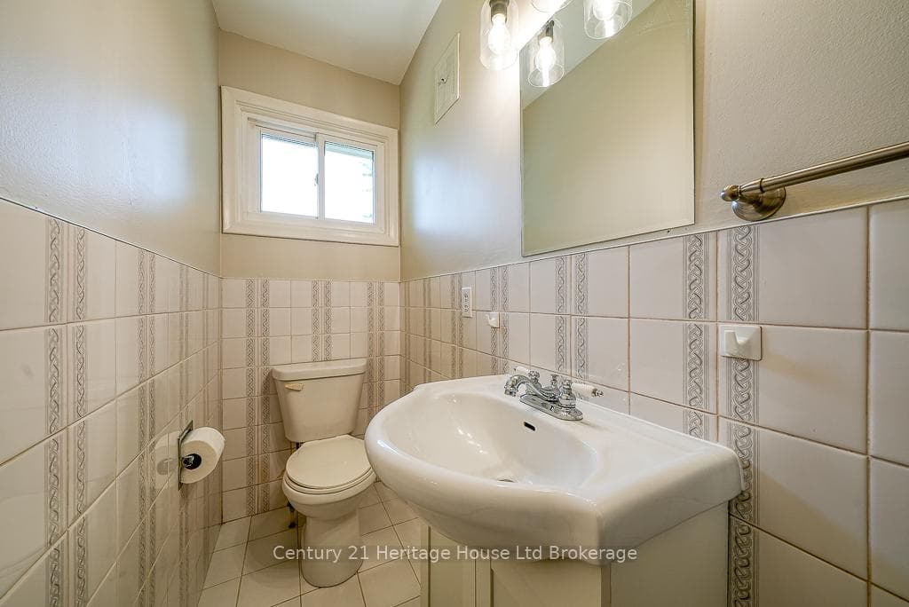 1003 B Nesbitt Crescent photo 14