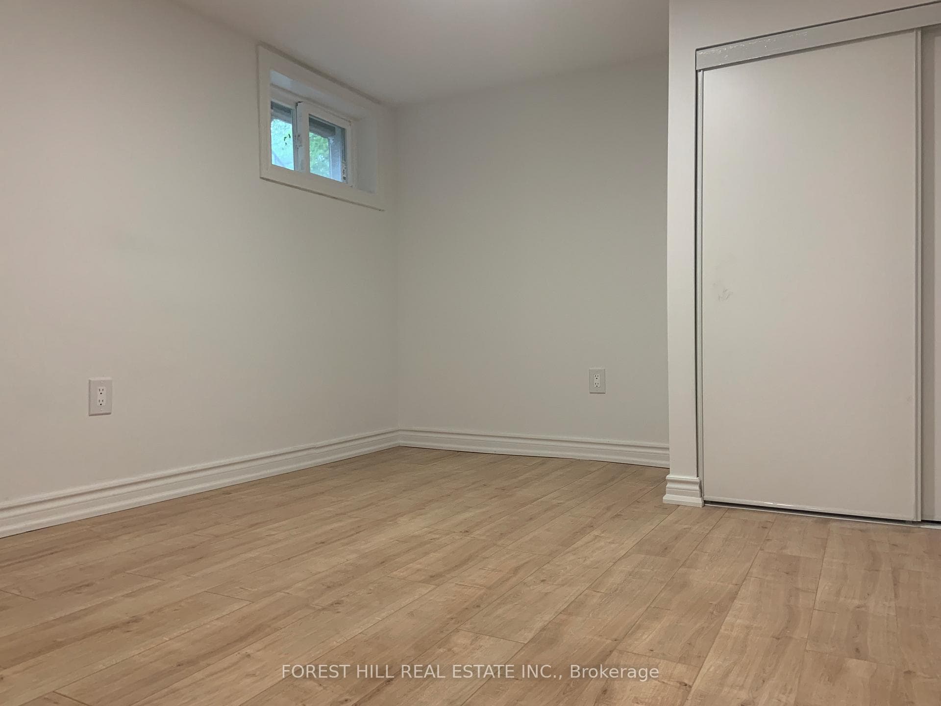 63 Pinegrove Avenue photo 4