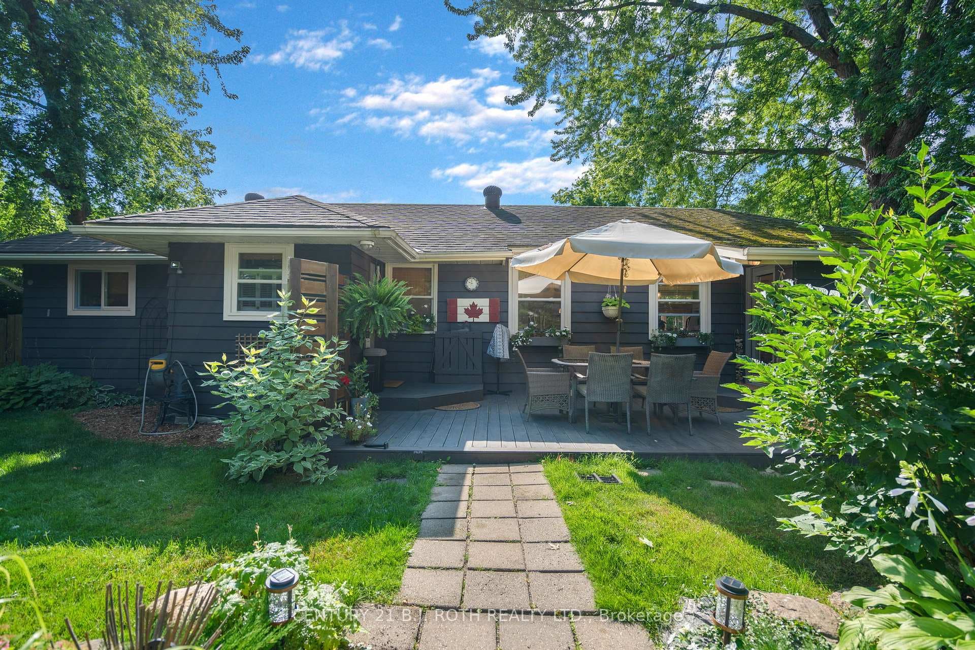 481 Lakeshore Road photo 32