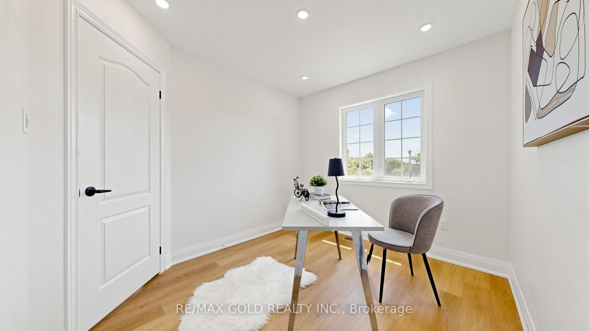 9 Edgewater Court photo 31