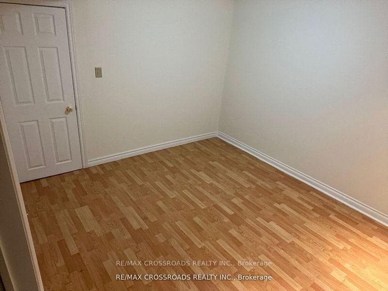 27 Bobolink Avenue Unit Sep/Ent photo 4