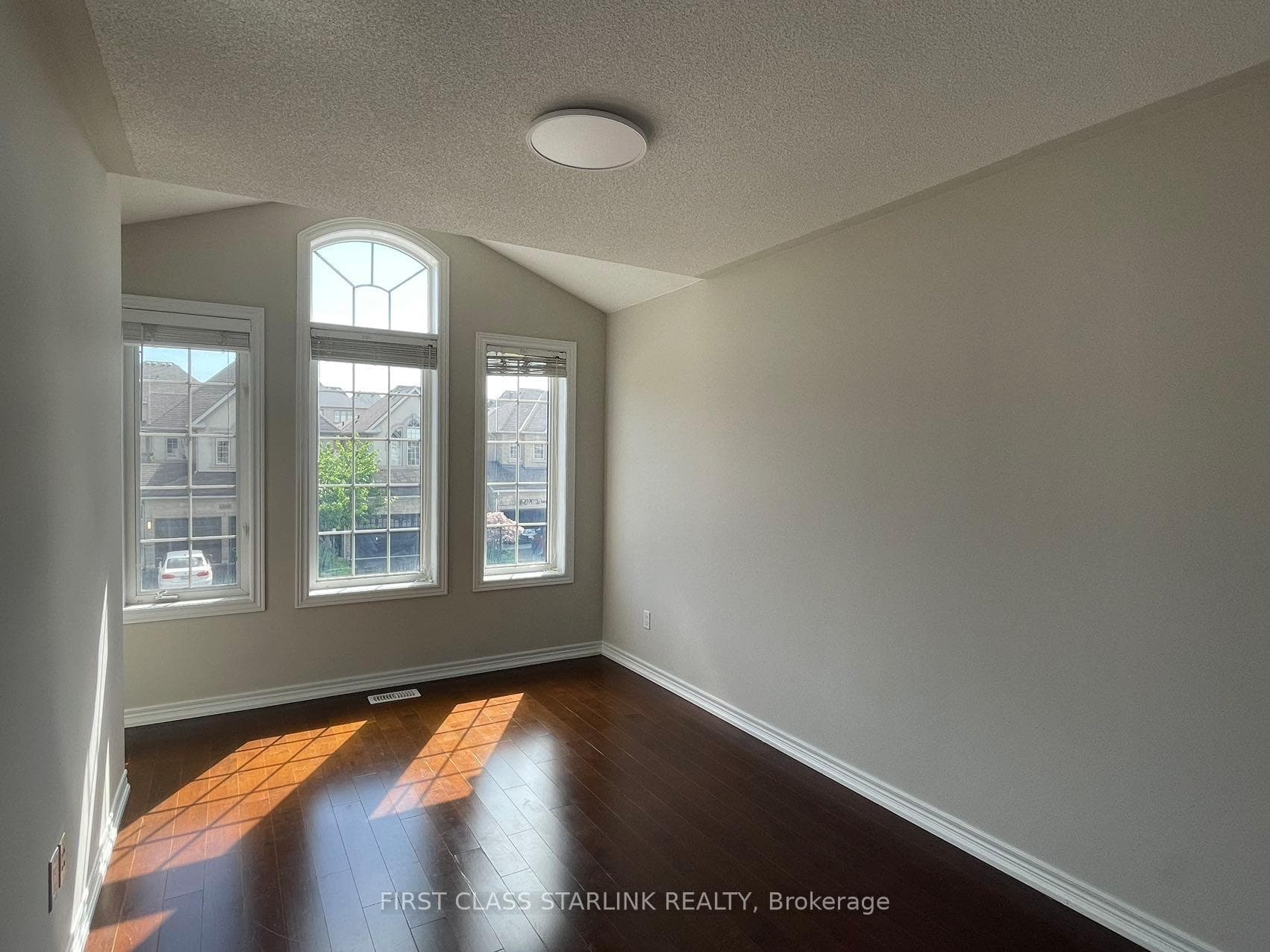 2385 Wasaga Drive photo 18