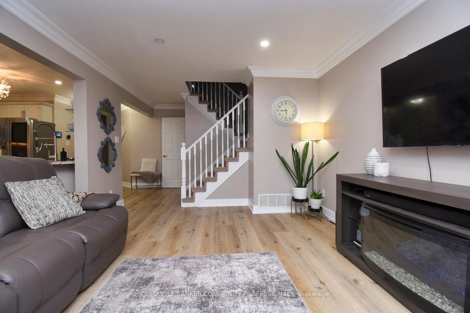 159 Thames Way photo 12