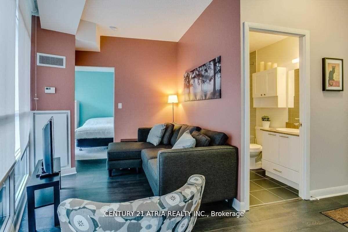 15 Bruyeres Mews N/A Unit 805 photo 8