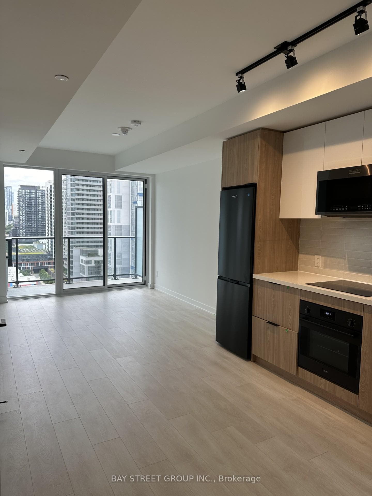 5 Defries Street Unit 1606 photo 4