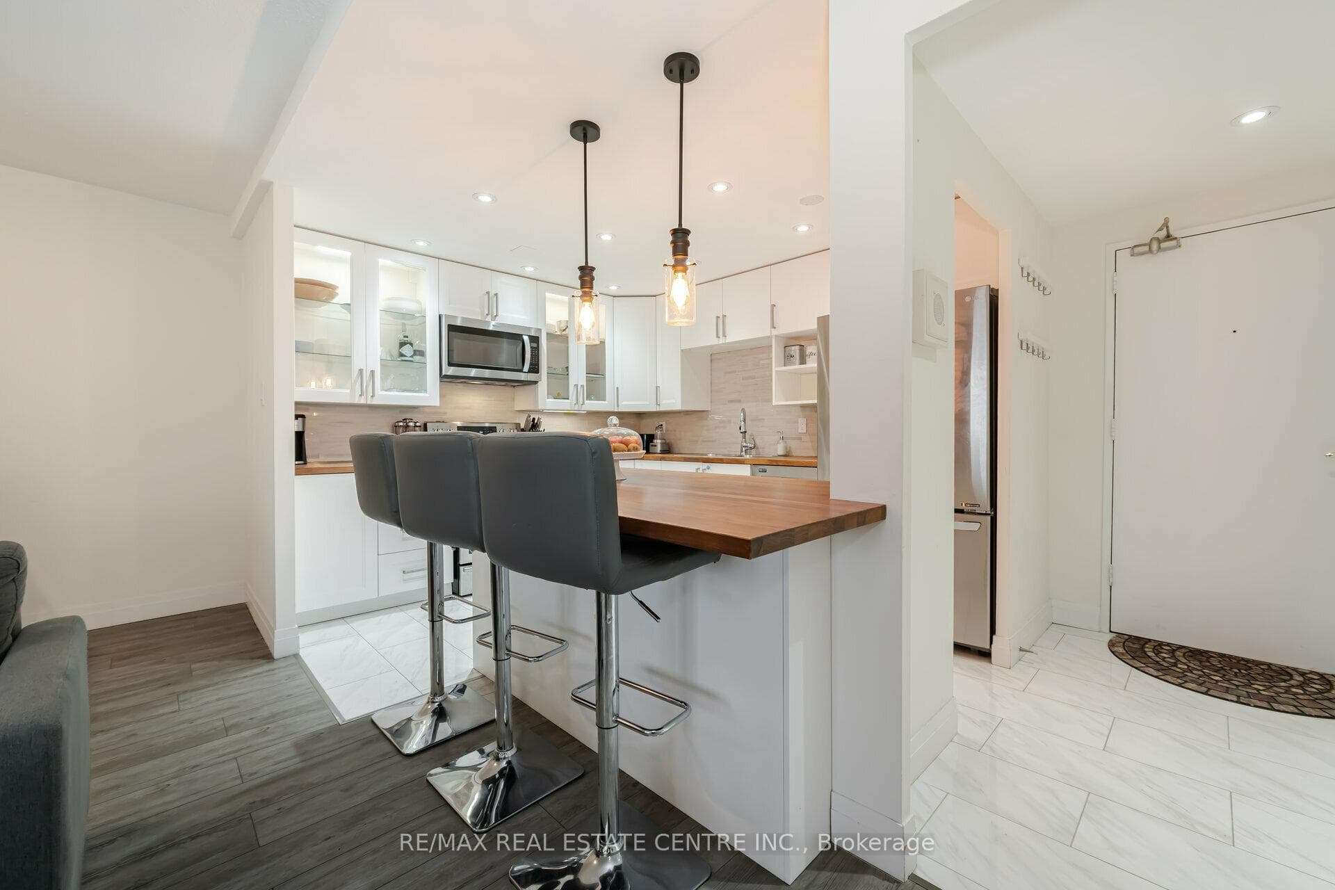 85 Emmett Avenue Unit 2006 photo 8