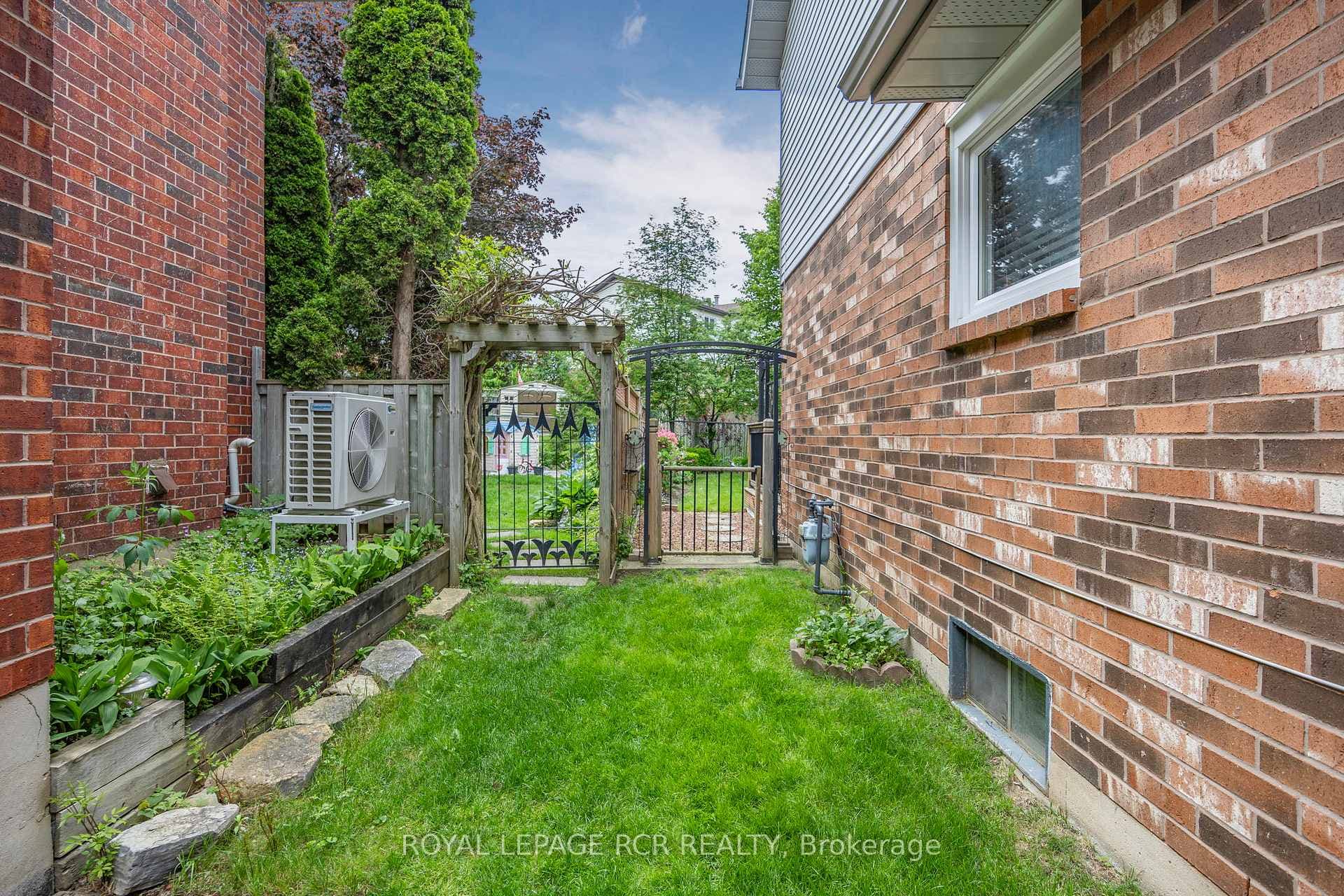 39 Passmore Avenue photo 35