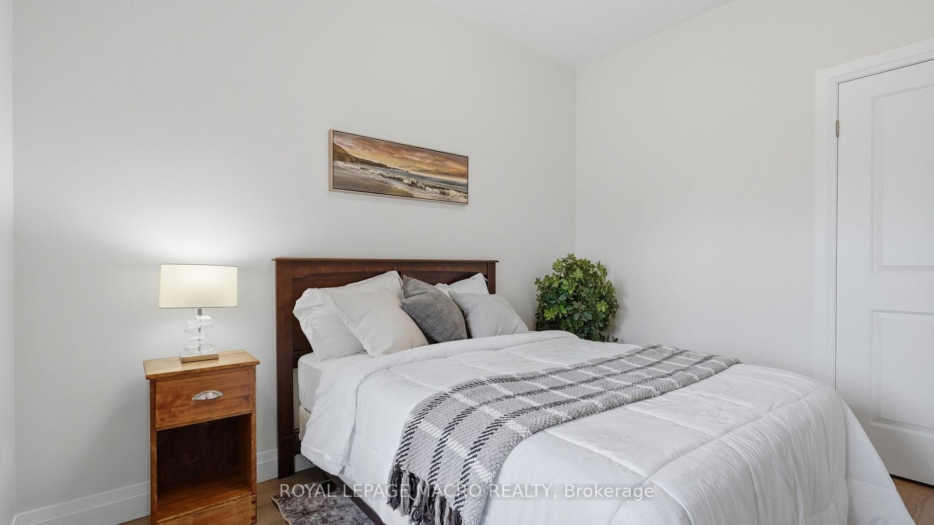 1055 Bay Street photo 22