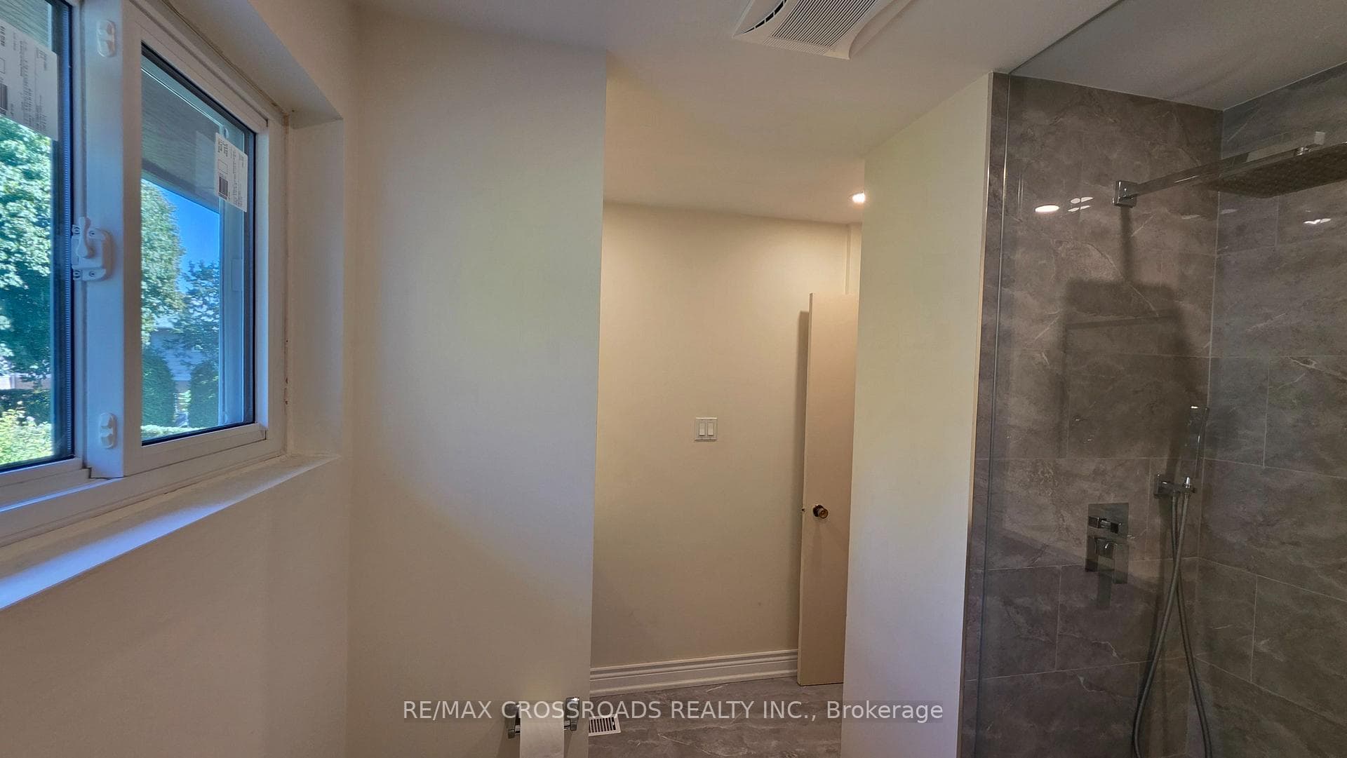 63 Osterhout Place photo 32