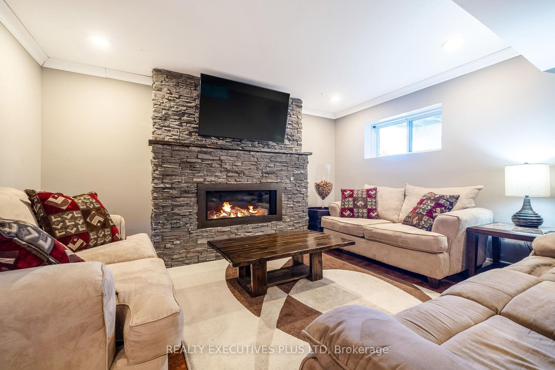 56 Dinnick Crescent photo 26