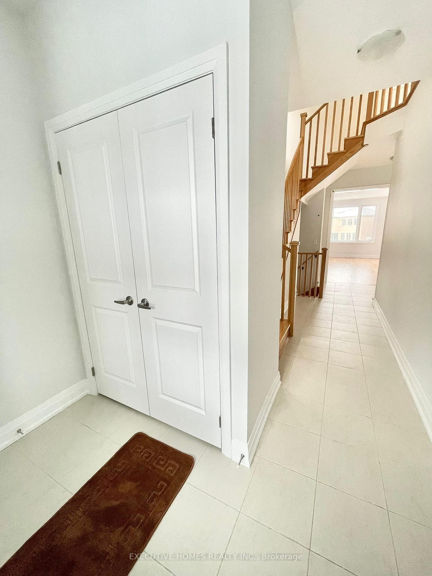 848 Knights Lane photo 2