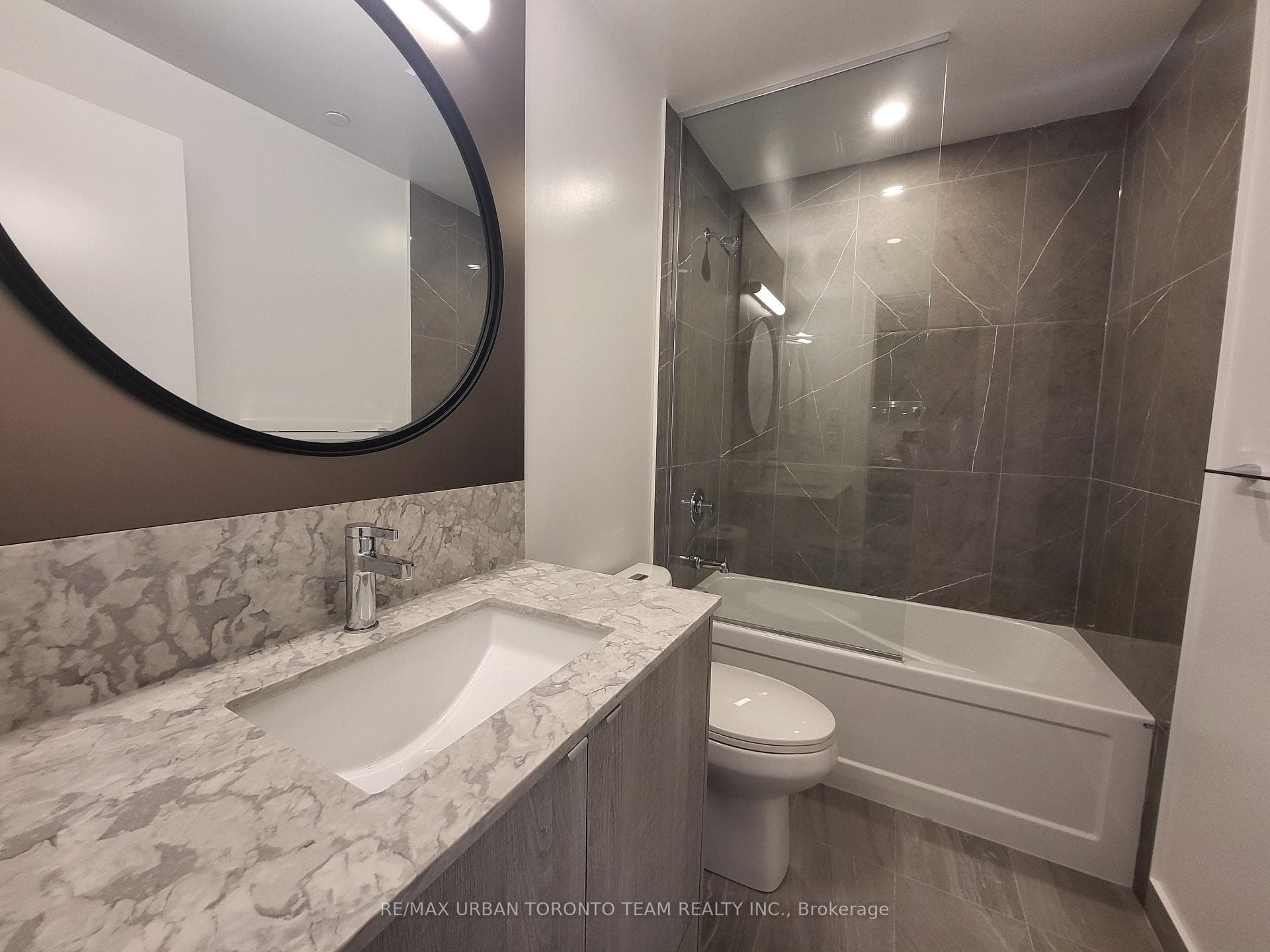 771 Yonge Street Unit 302 photo 11