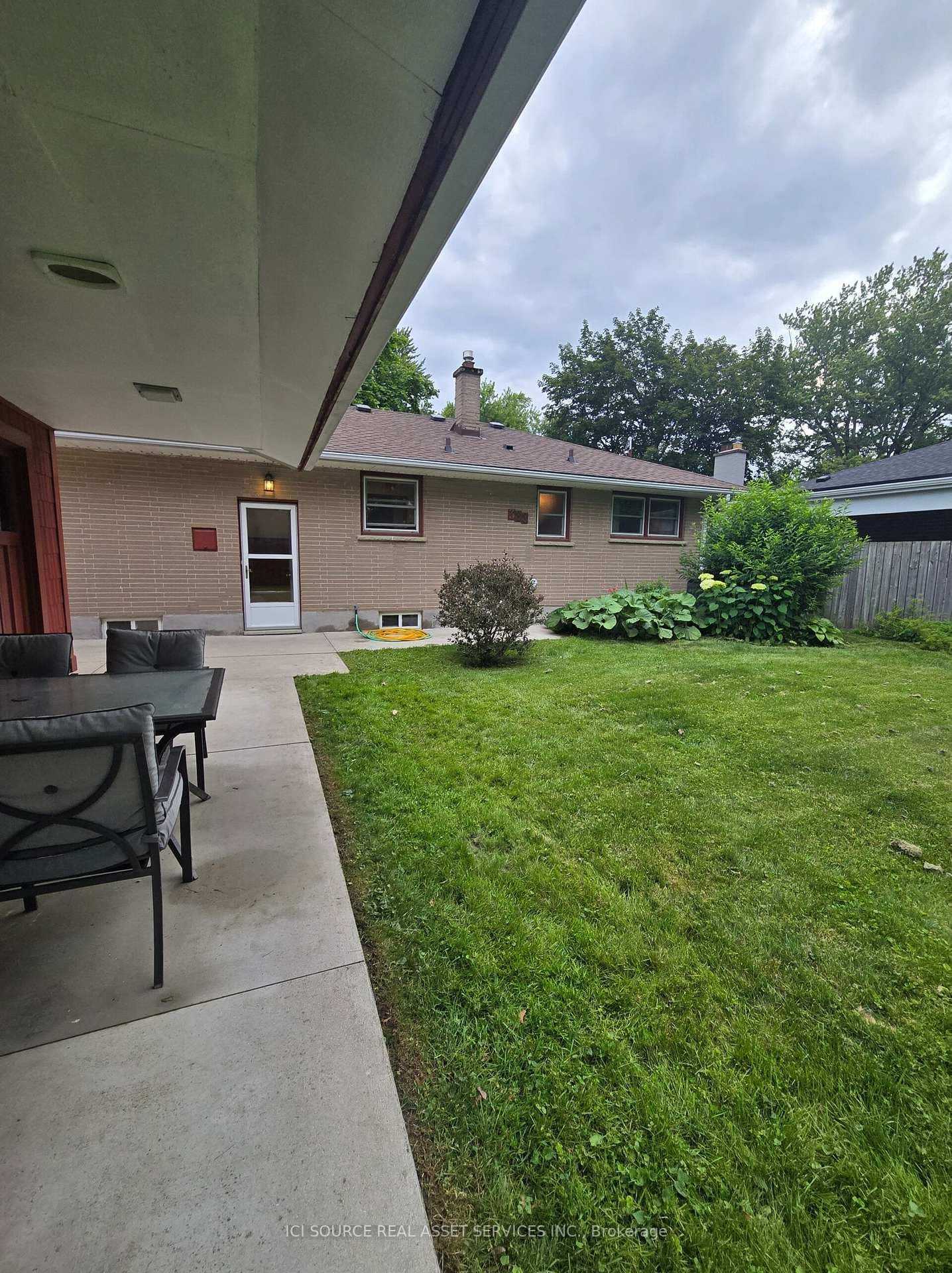 388 Griffith Street photo 39