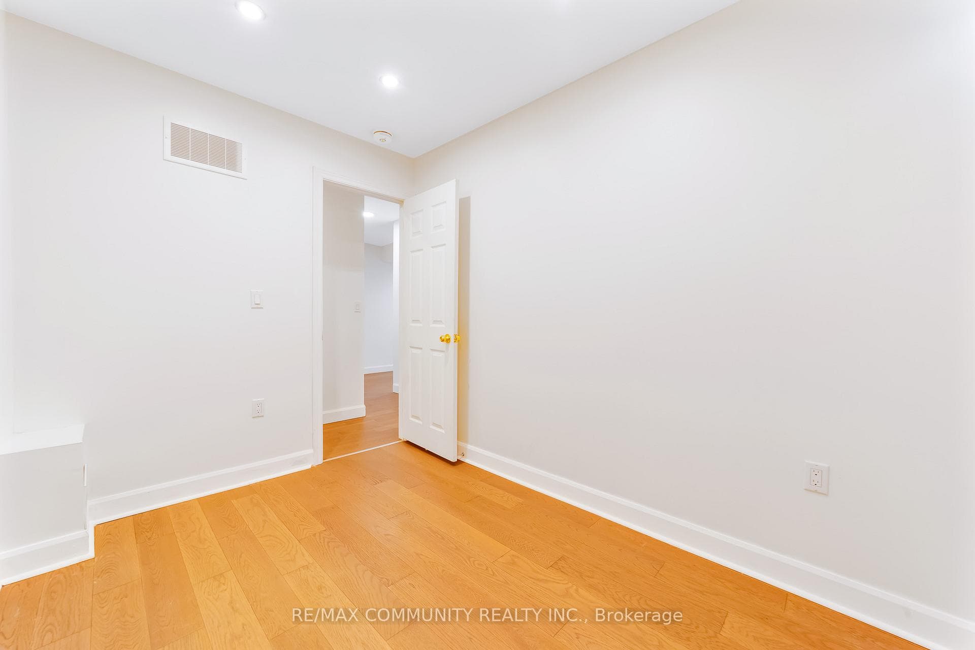 856 Kennedy Road photo 43
