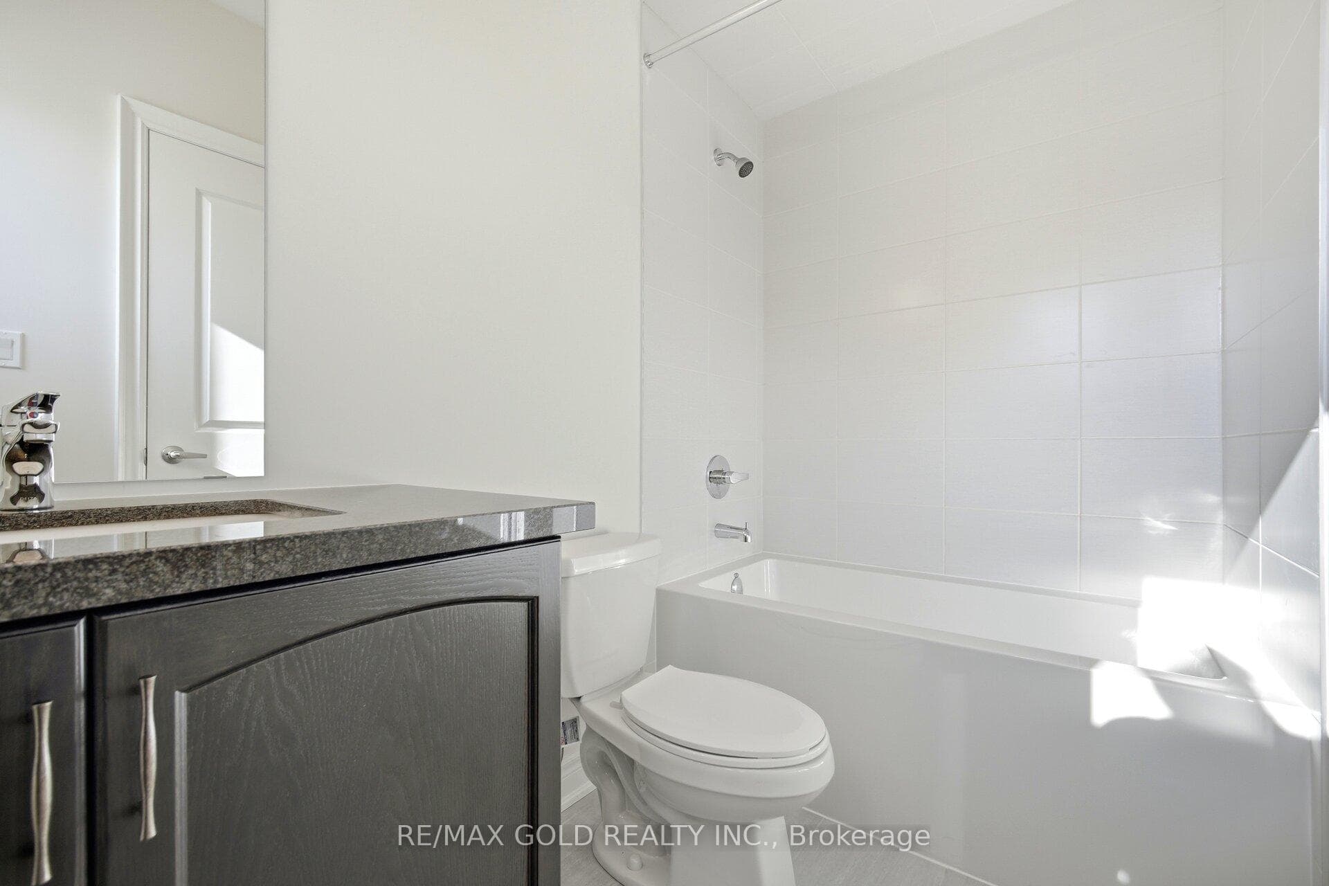 32 Addison Street photo 33