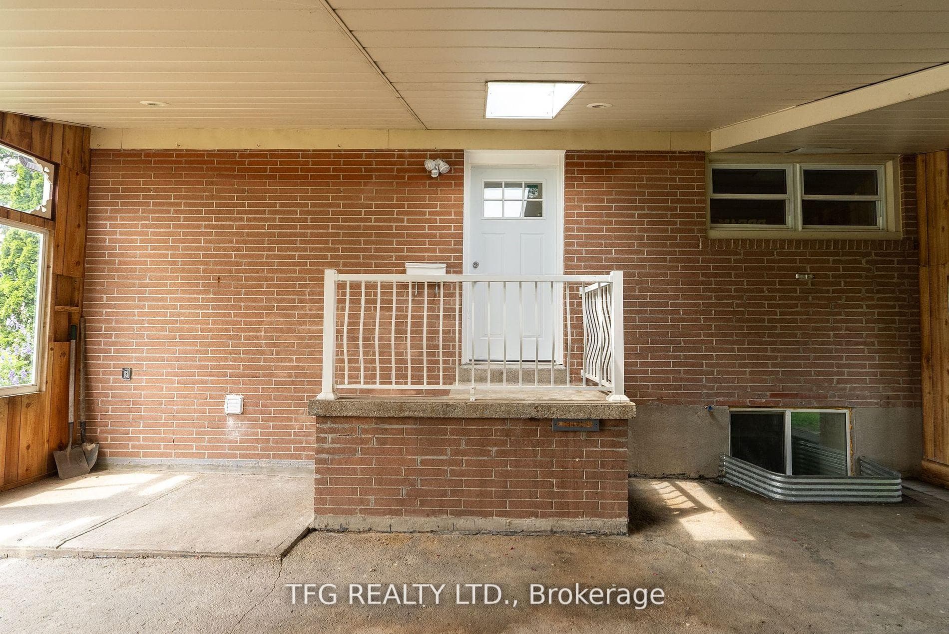 748 Chesterton Avenue photo 2