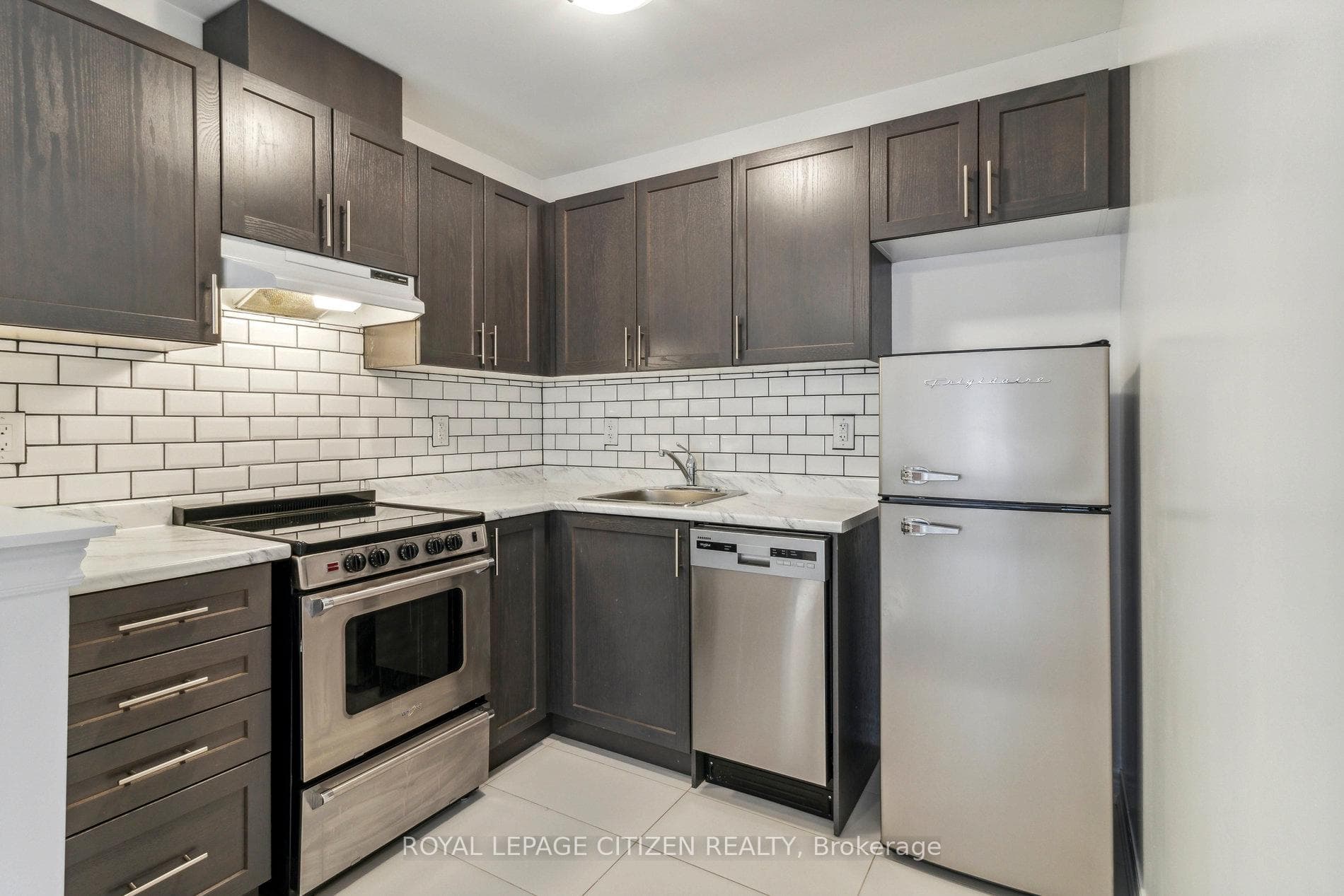 526 White's Hill Avenue Unit Unit B photo 21