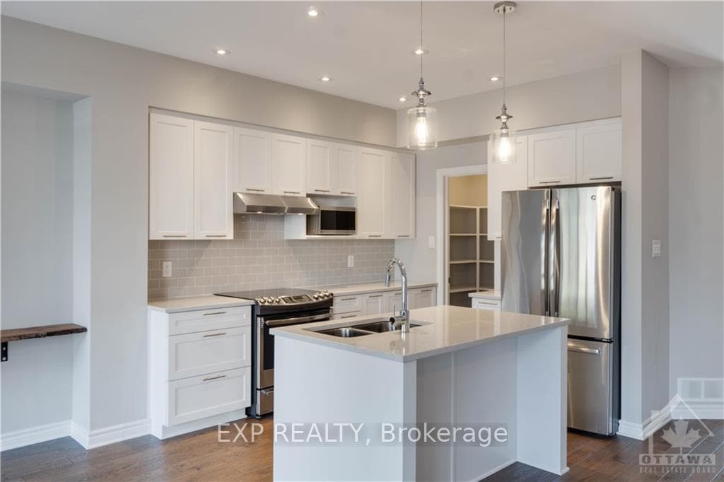 760 CARNELIAN Crescent photo 8