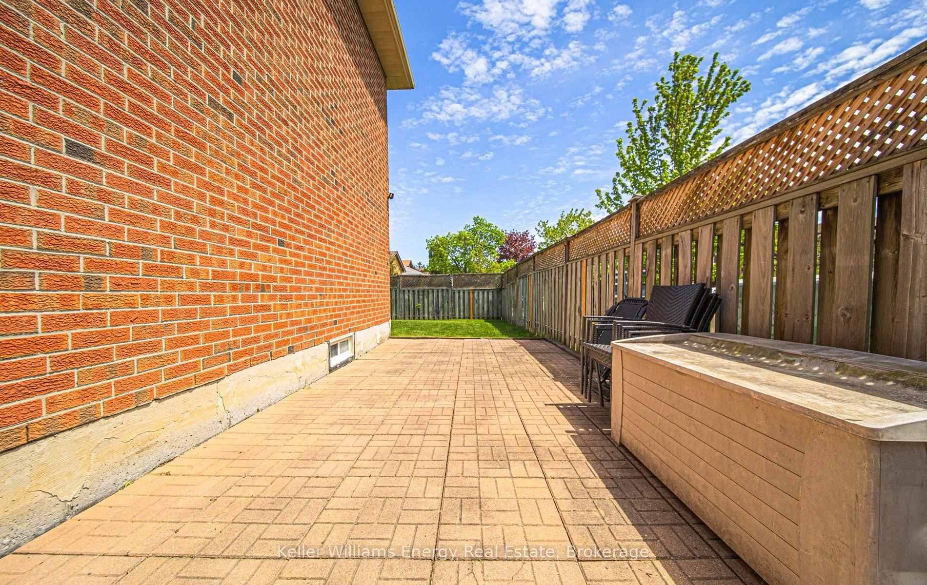 632 Chiron Crescent photo 4