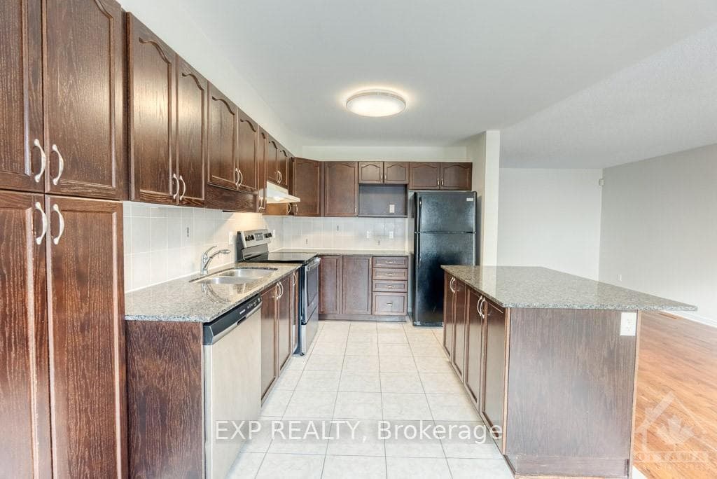 215 MACOUN Circle photo 10