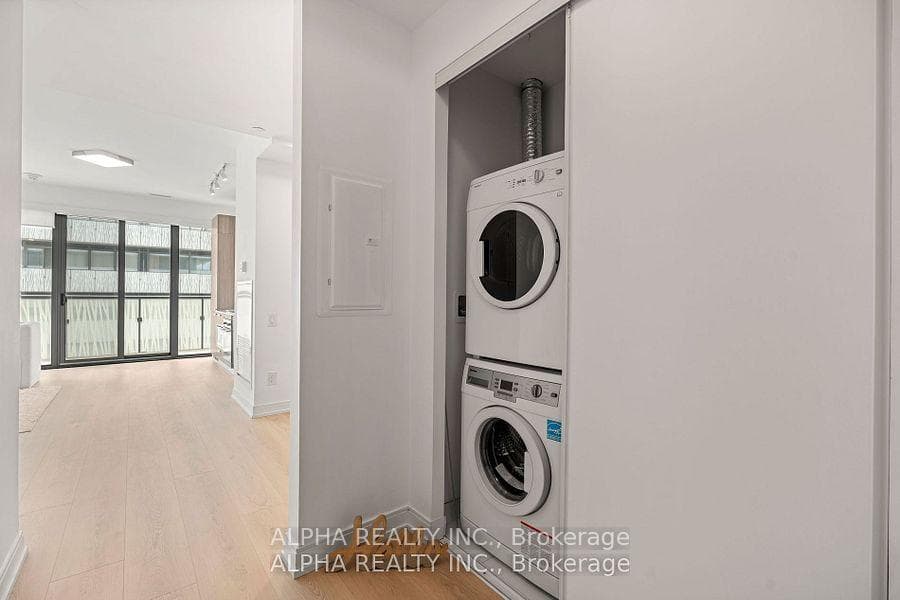 50 Charles St E Street Unit 4307 photo 1