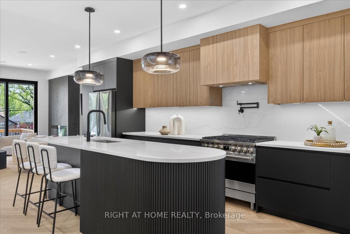 15B ROSEMEADE Avenue photo 8