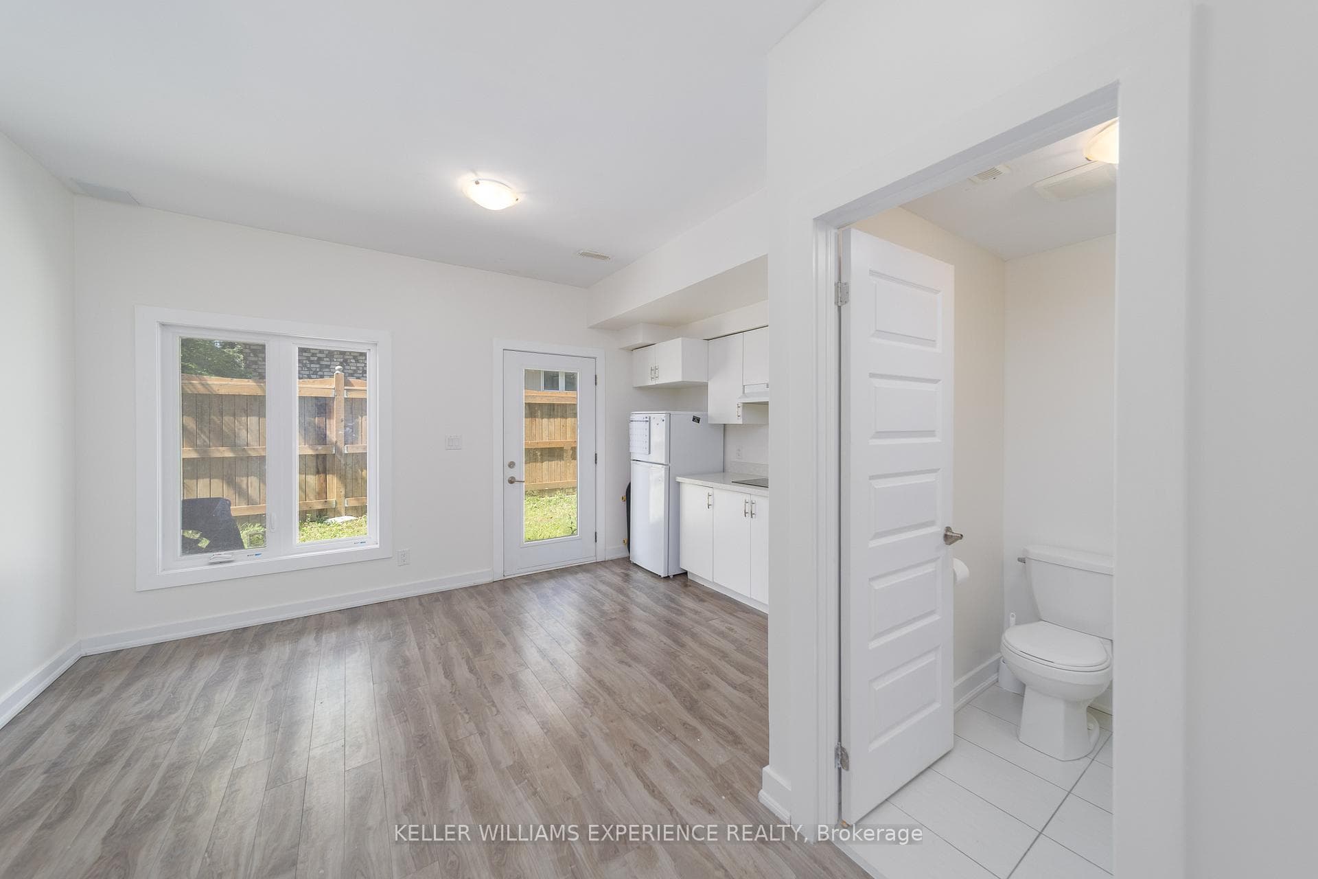 540 Essa Road Unit 29 photo 20