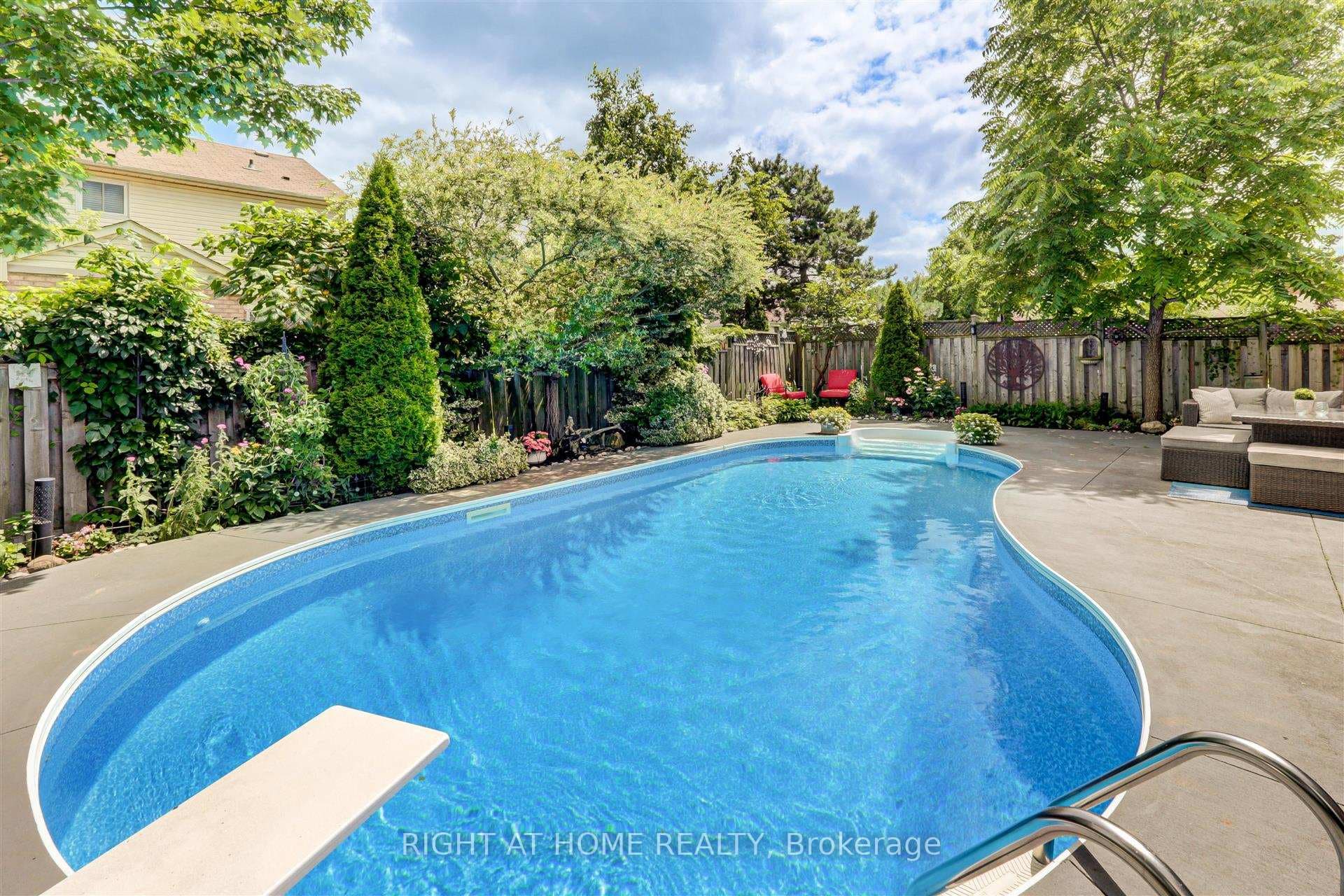 76 Royaledge Way photo 23