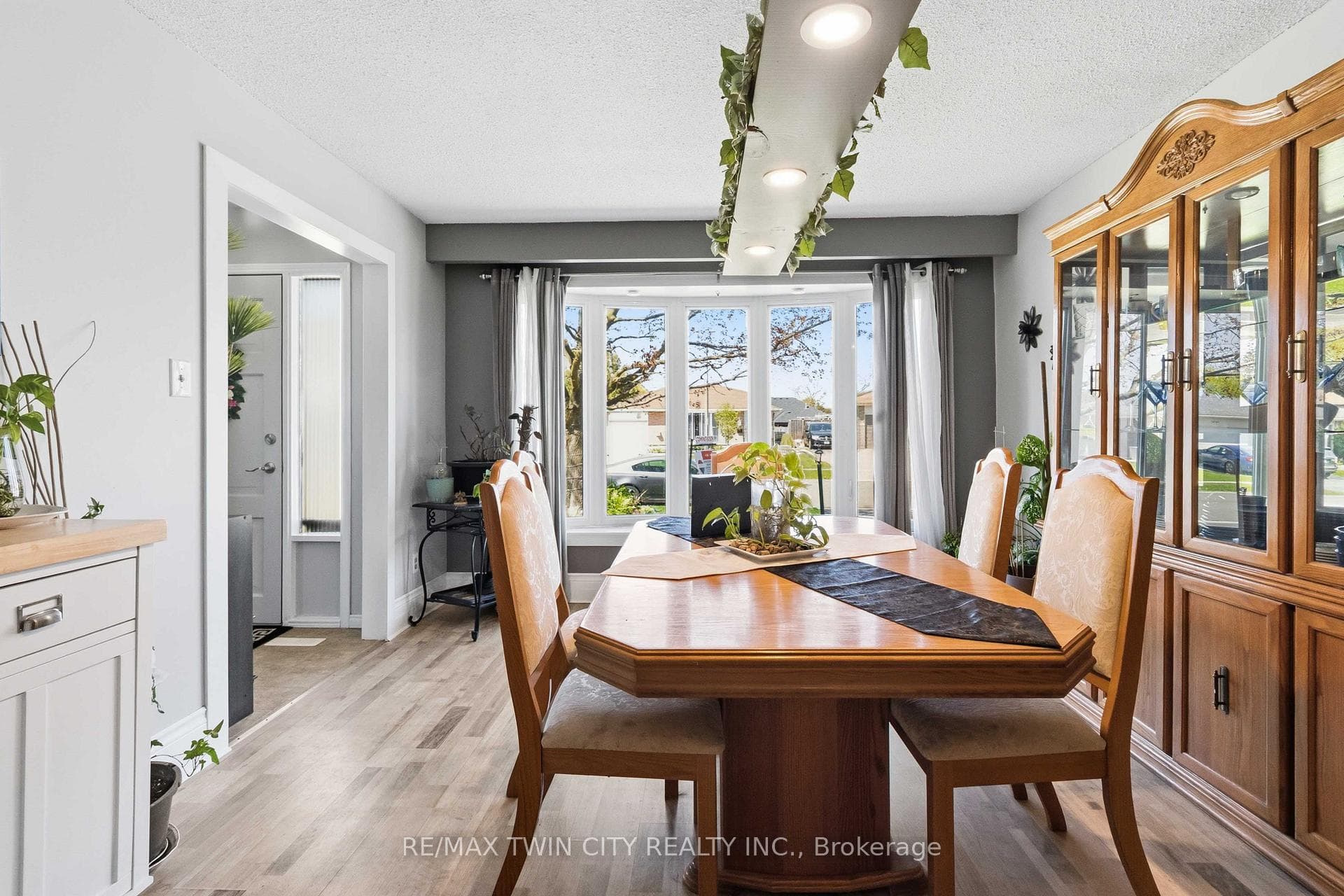 51 Abeles Avenue photo 6