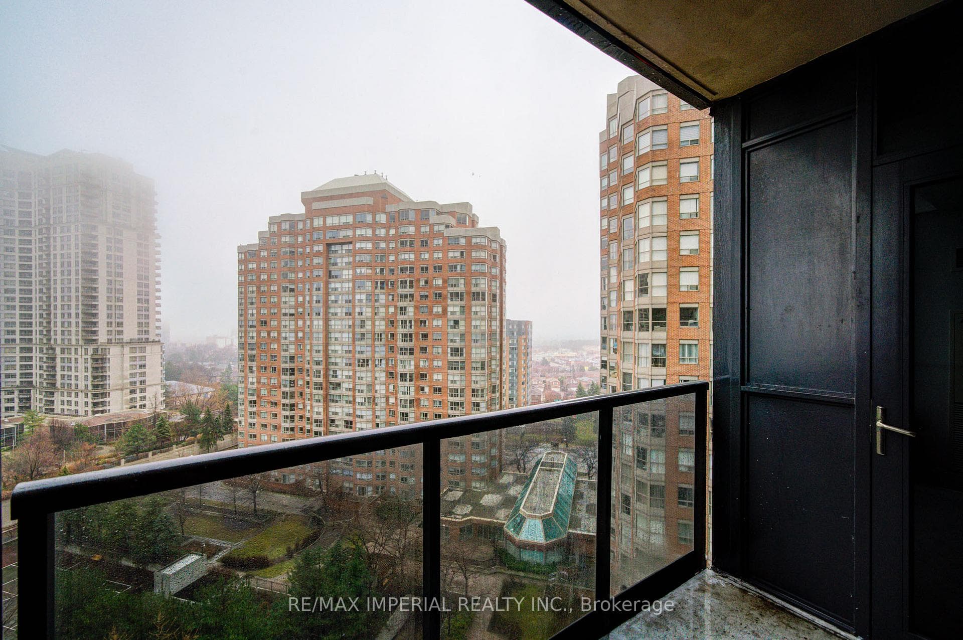 330 Burnhamthorpe Road Unit 1408 photo 13