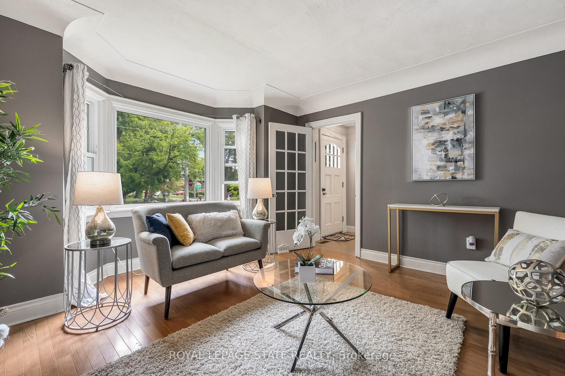 126 Queensdale Avenue photo 3