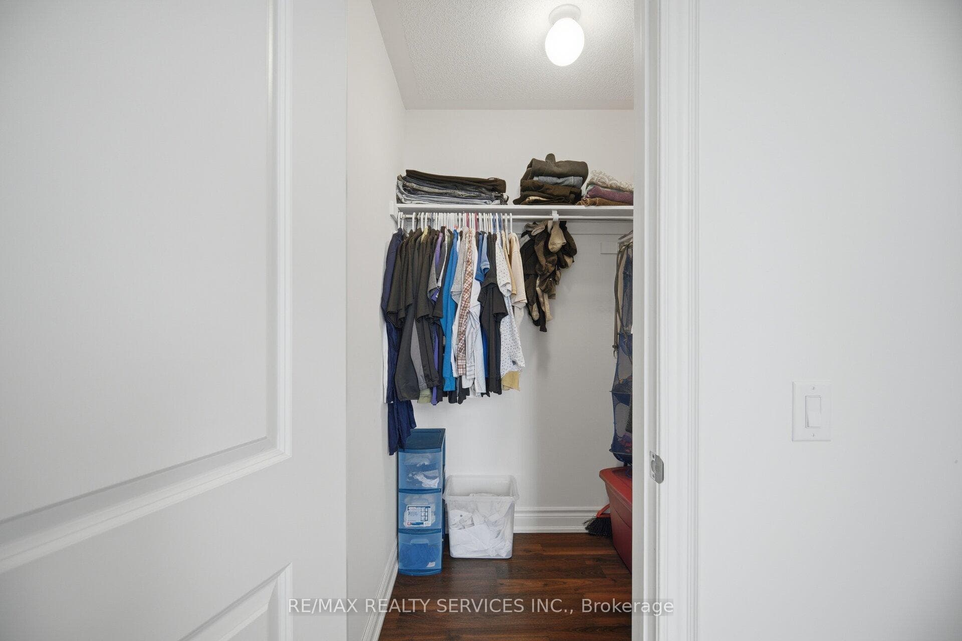 585 Dougall Avenue photo 40