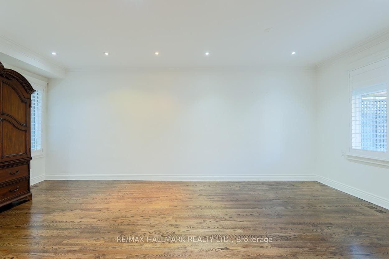 239 Bain Avenue photo 7