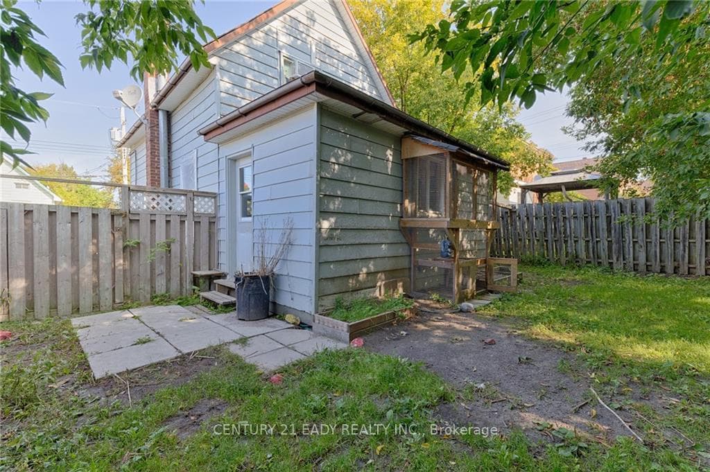 131 PATRICK Avenue photo 4