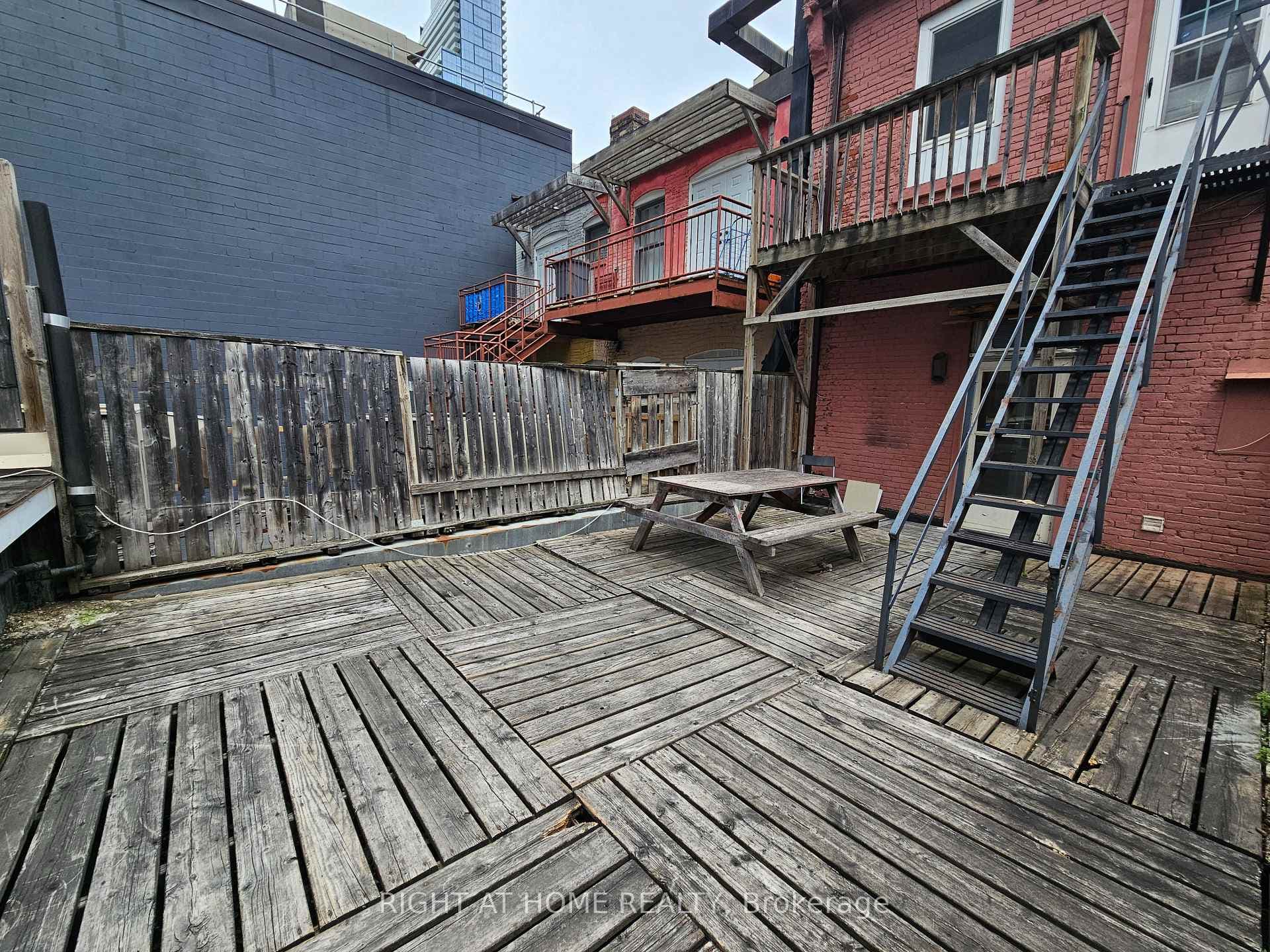 550 Yonge Street Unit 2F photo 21