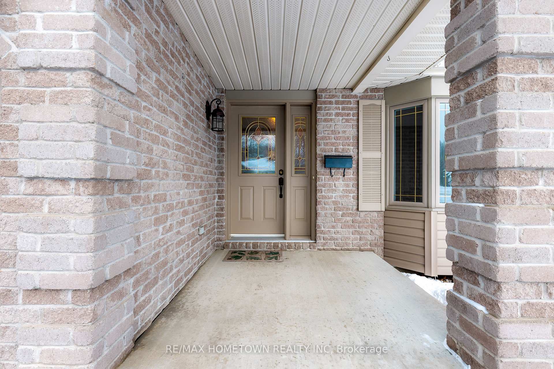 1047 Bridlewood Drive photo 5
