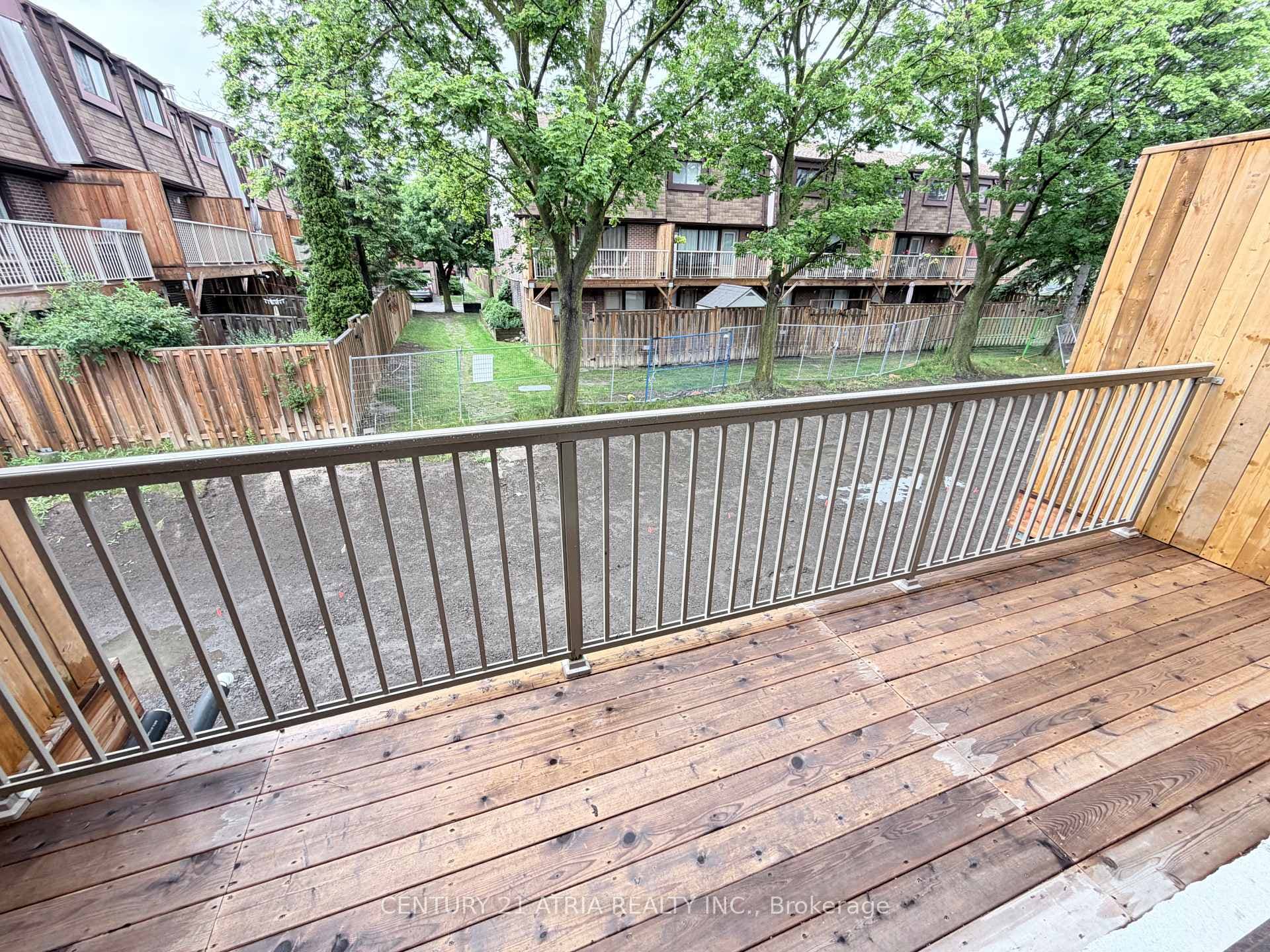DECK ON MAIN LEVEL