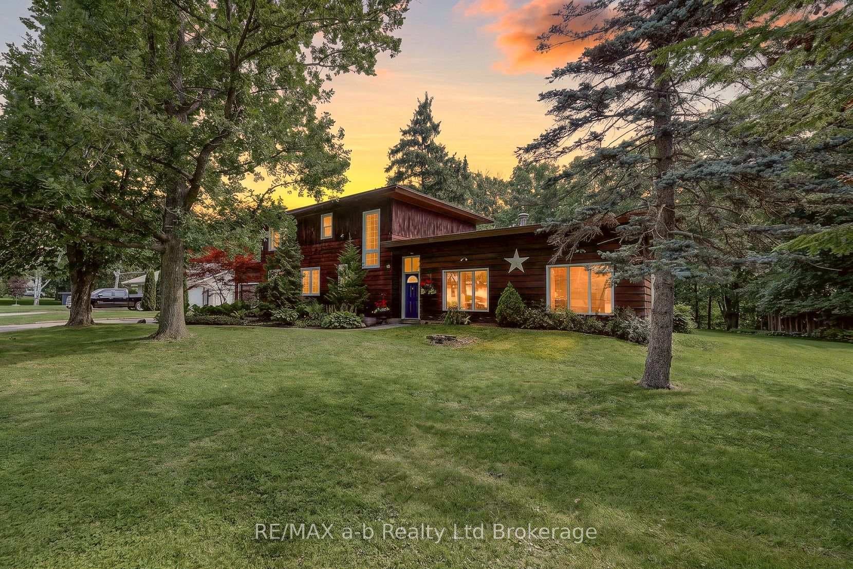 61 Parkwood Drive photo 1