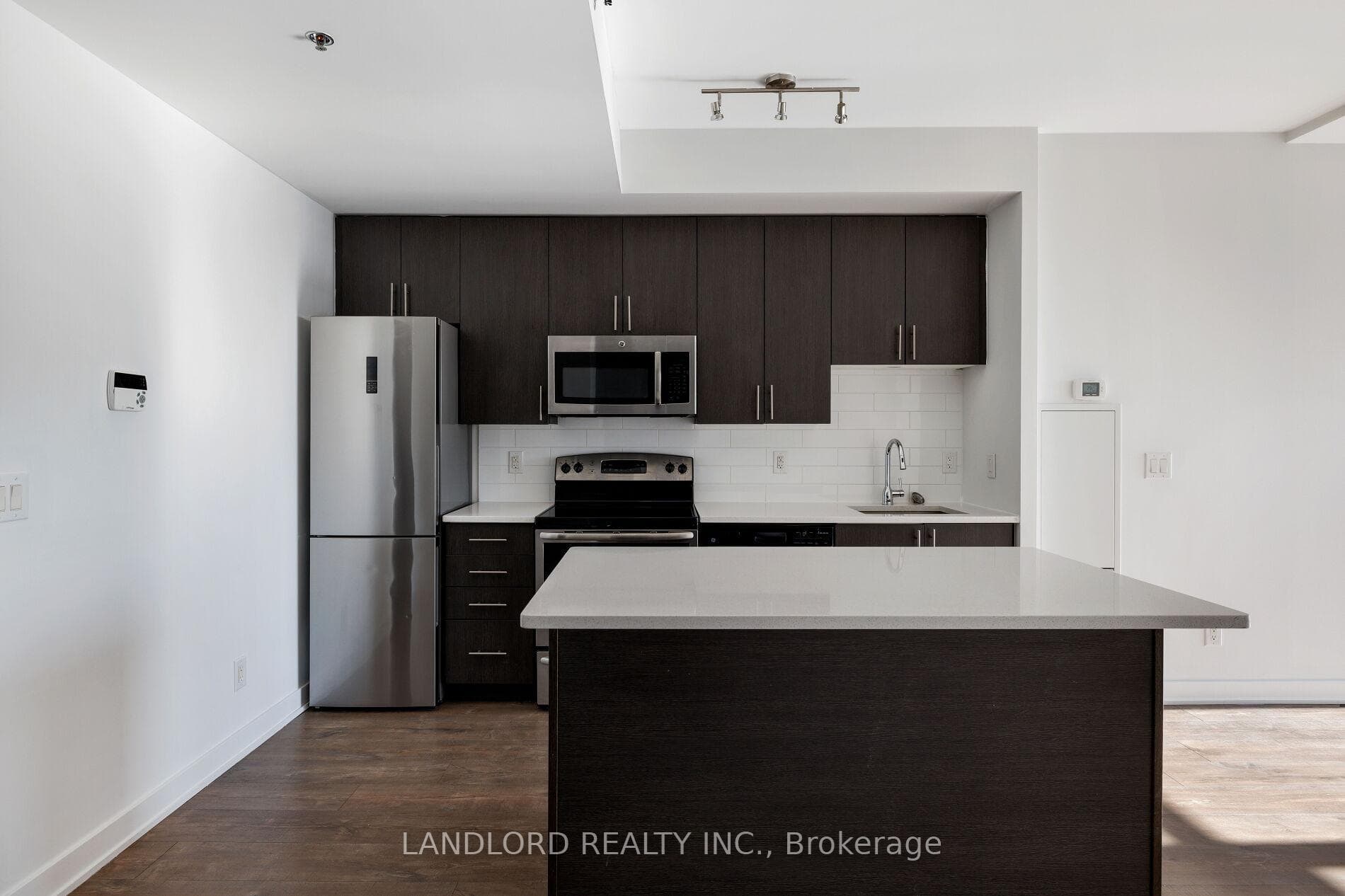 11 Superior Avenue Unit 905 photo 4