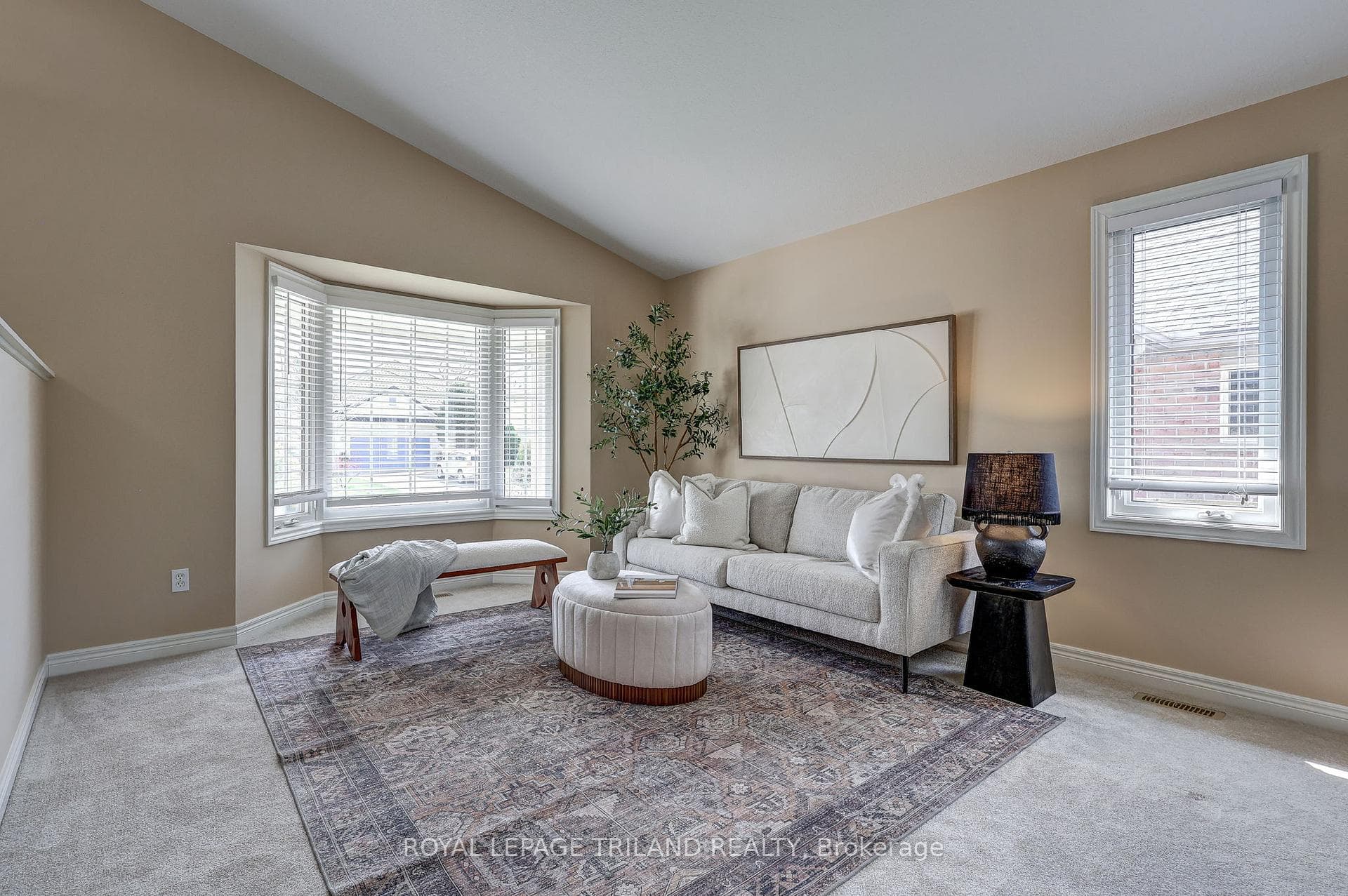 19 ORIOLE LANE, ST. THOMAS - LIVING