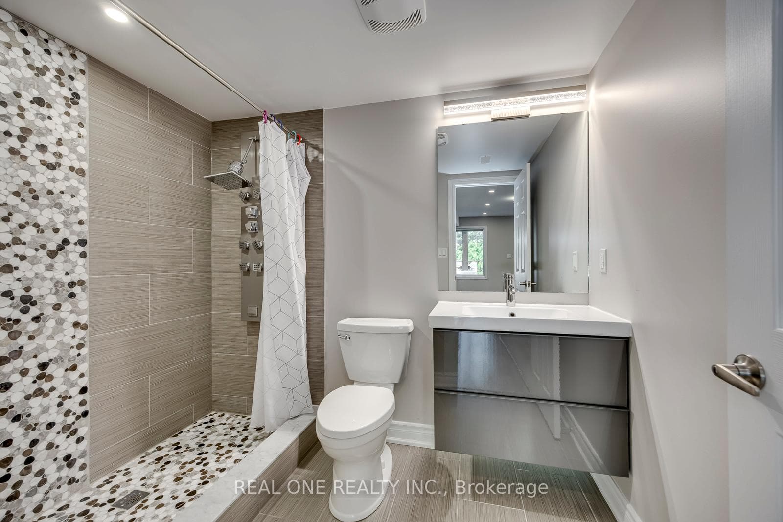 2379 Wasaga Drive photo 44