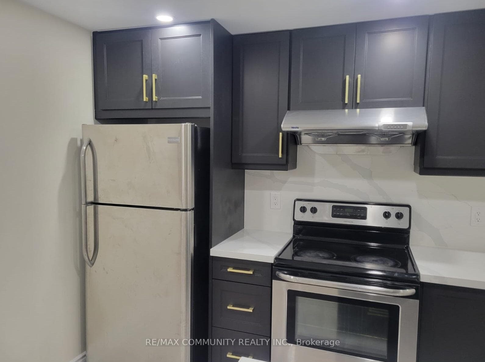 31 Taverner Crescent Unit Bsmt photo 6