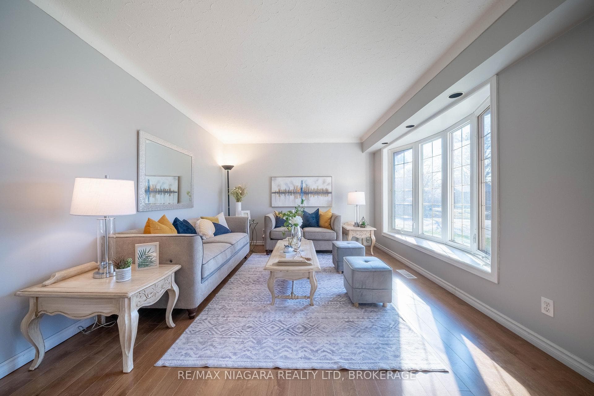 1 East Hampton Road photo 7