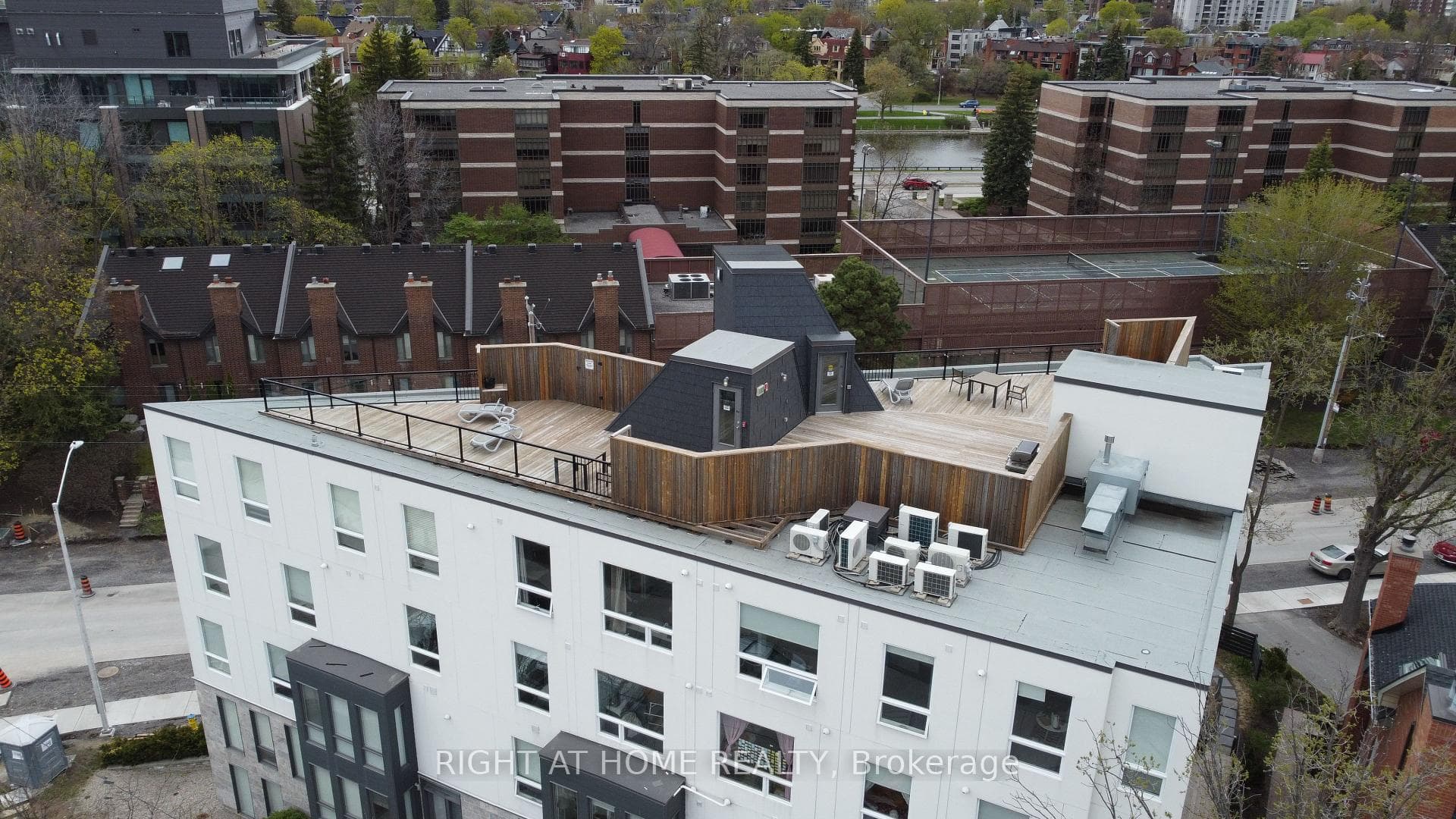 150 Greenfield Avenue Unit 203 photo 2
