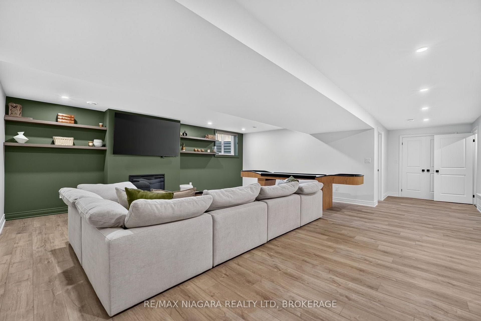 24 Peachtree Lane photo 28